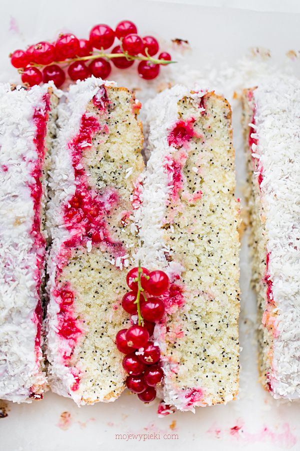 Redcurrant coconut cake with poppy seeds