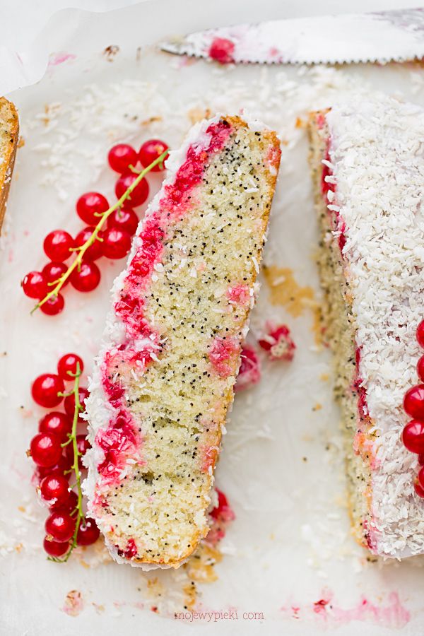 Redcurrant coconut cake with poppy seeds