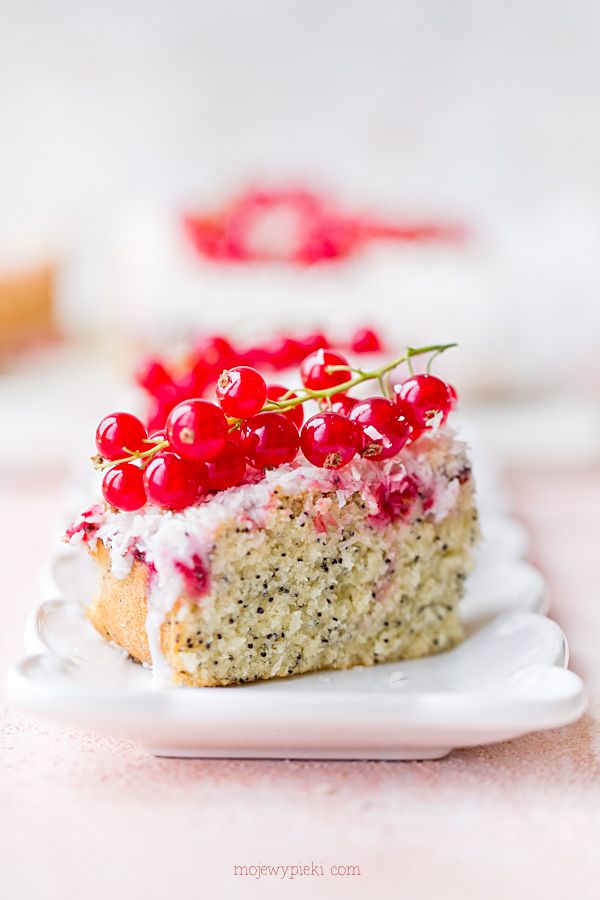 Redcurrant coconut cake with poppy seeds