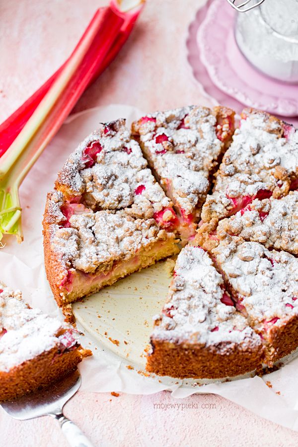 Rhubarb crumble cake
