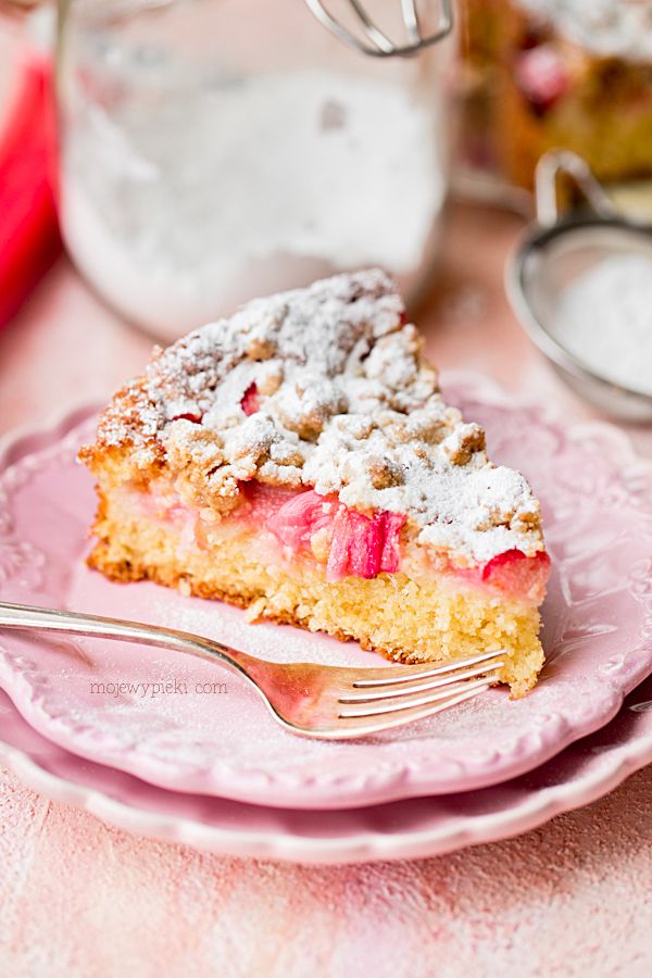 Rhubarb crumble cake
