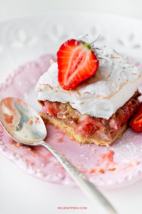 Rhubarb and strawberry meringue slice