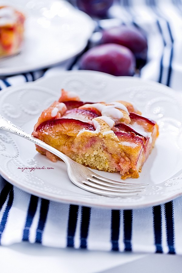 Plum cinnamon cake
