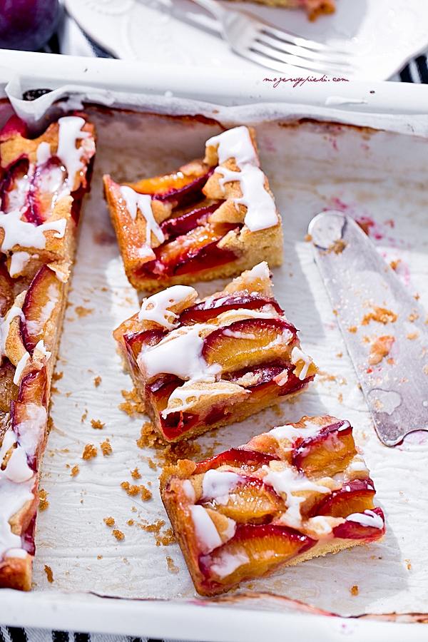 Plum cinnamon cake