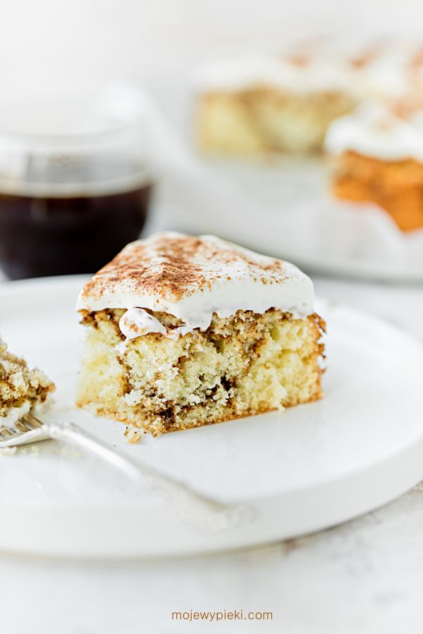 Cinnamon cake with cream cheese frosting