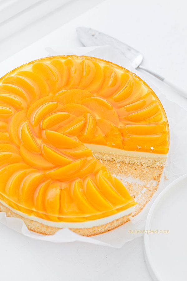 Lemon kefir cake with peaches and jelly