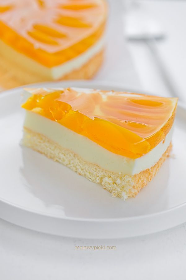 Lemon kefir cake with peaches and jelly
