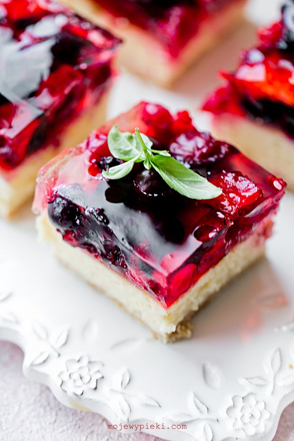 Light cheesecake with summer berries and jelly