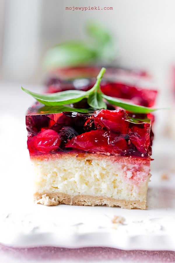 Light cheesecake with summer berries and jelly