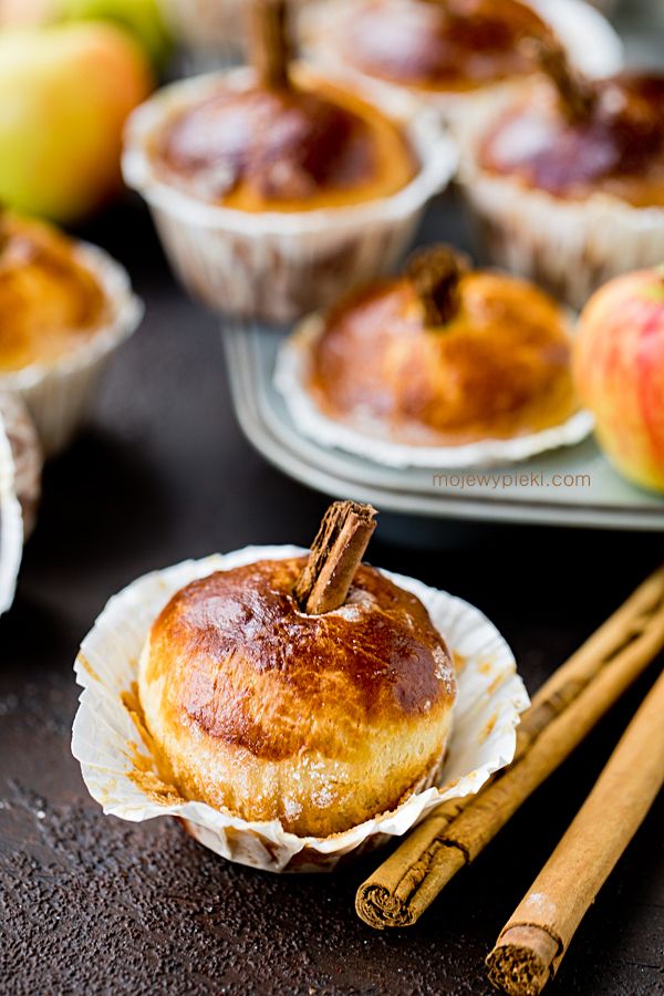 Cinnamon apple buns