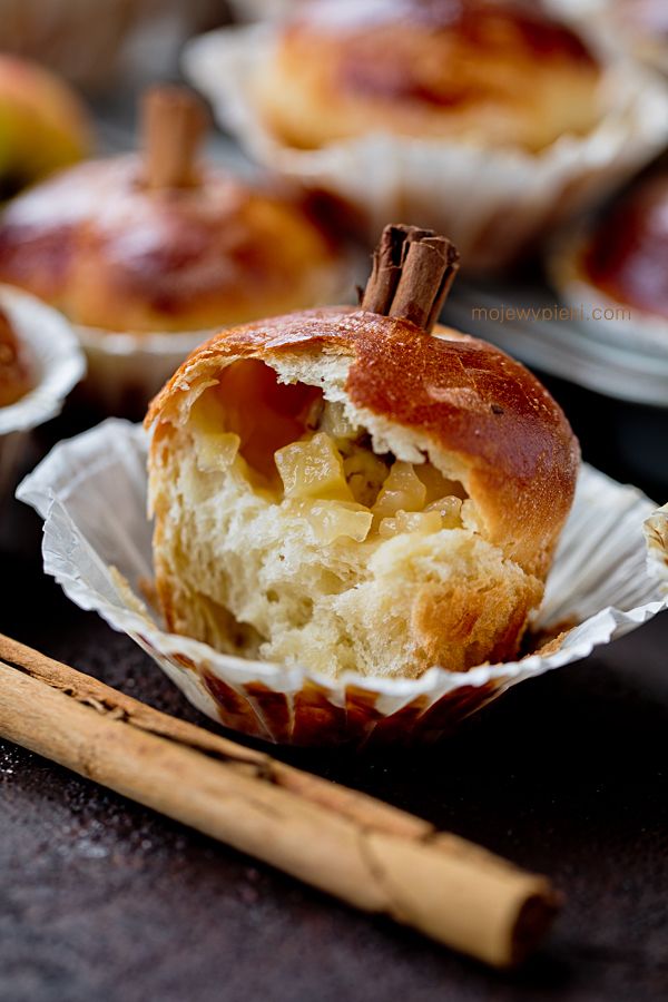 Cinnamon apple buns
