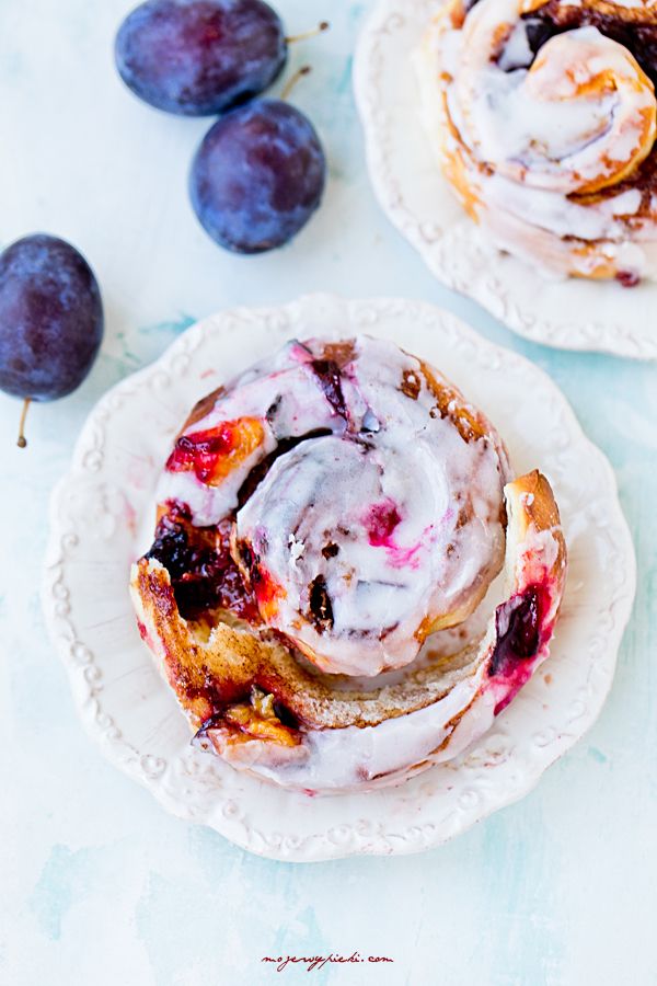 Cinnamon plum buns