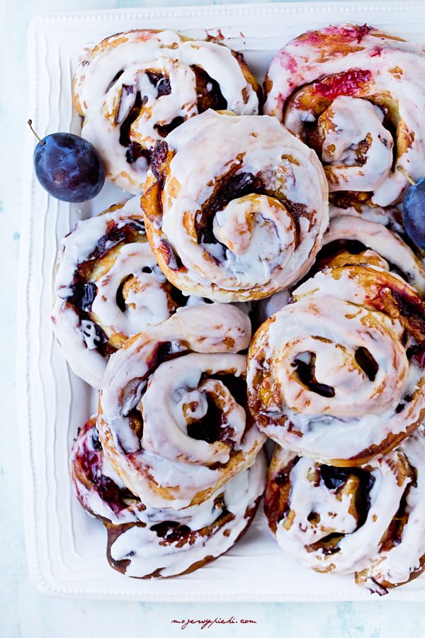 Cinnamon plum buns