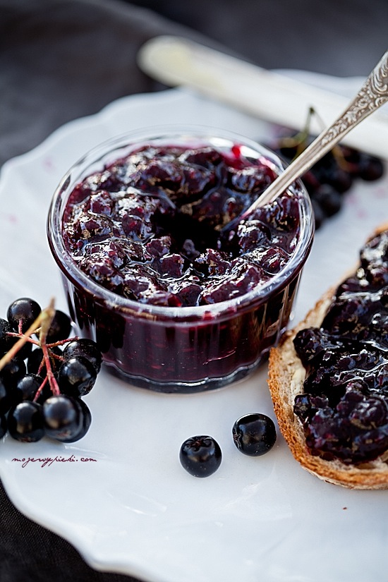Chokeberry and raspberry jam