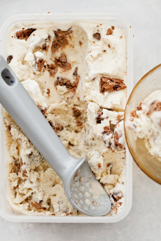 Vanilla ice cream with cookie chunks