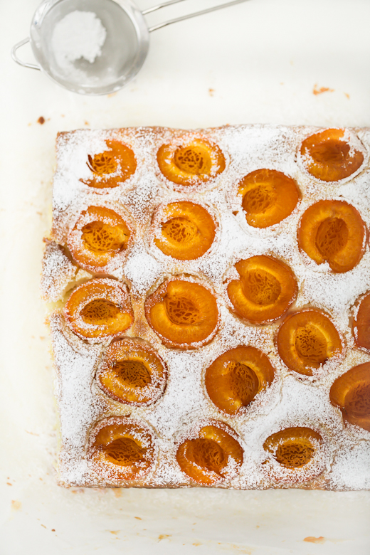 Apricot yoghurt cake