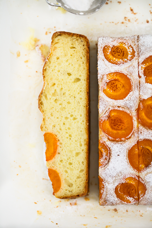 Apricot yoghurt cake