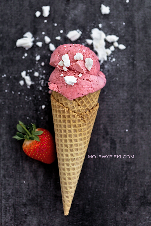 Strawberry & vanilla ice cream