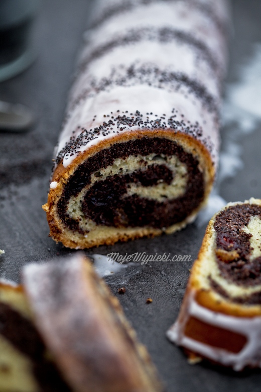 Polish poppy seed roll cake