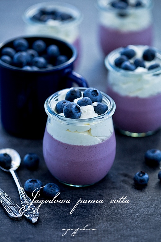 Blueberry panna cotta