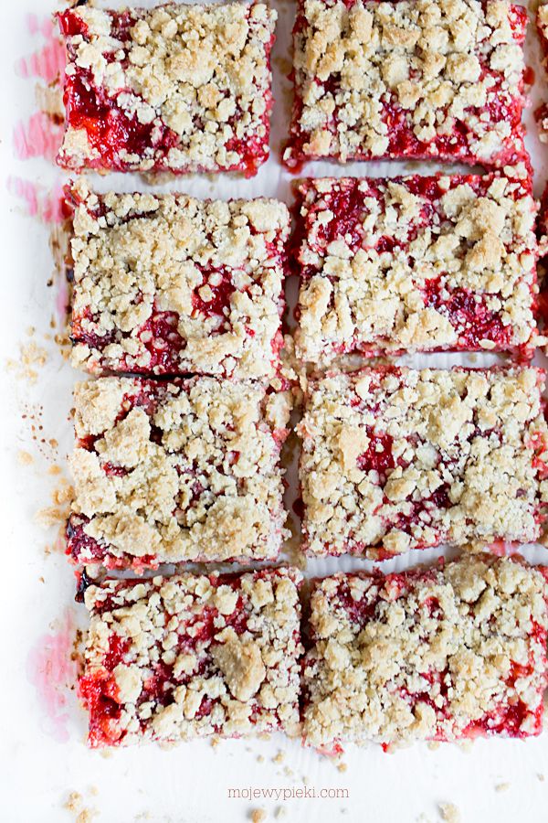 Strawberry oat crumble slice