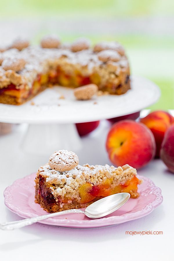 Peach and amaretti crumble cake