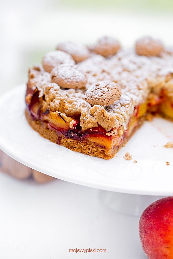 Peach and amaretti crumble cake