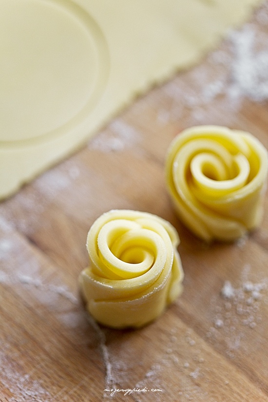 Butter rose cookies