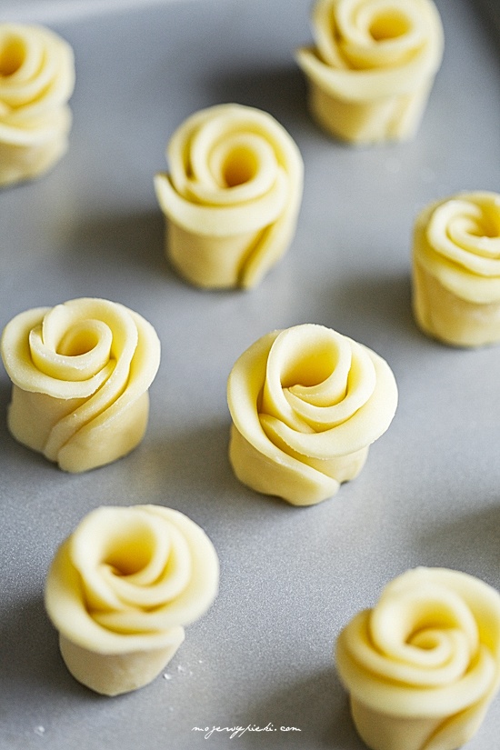Butter rose cookies