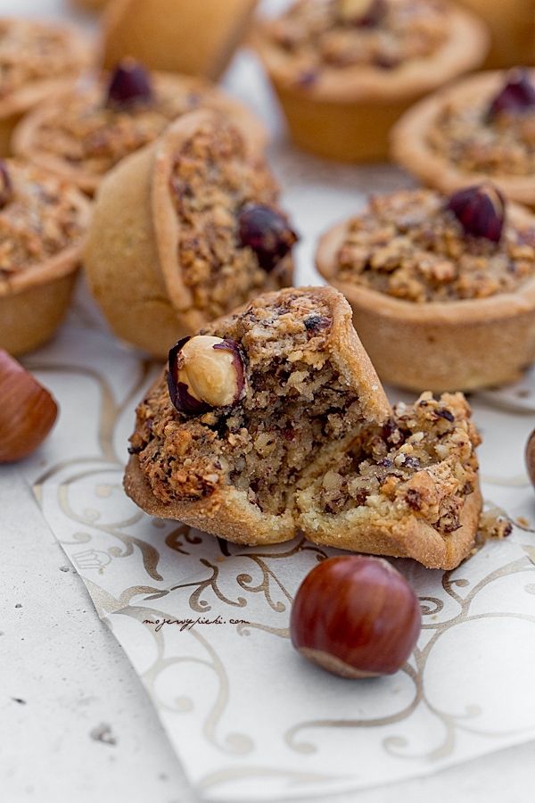 Hazelnut cookie cups