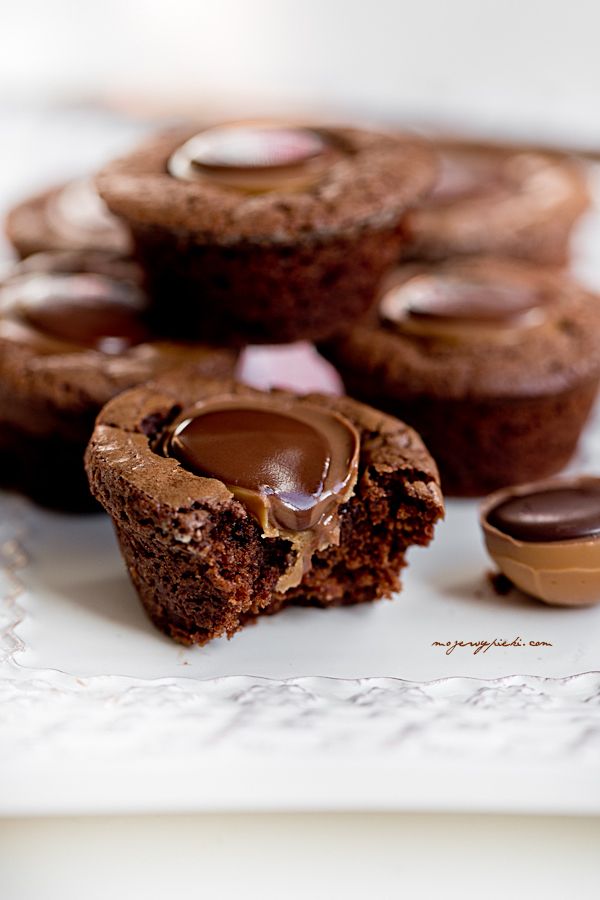 Mini brownie cups with Toffifee