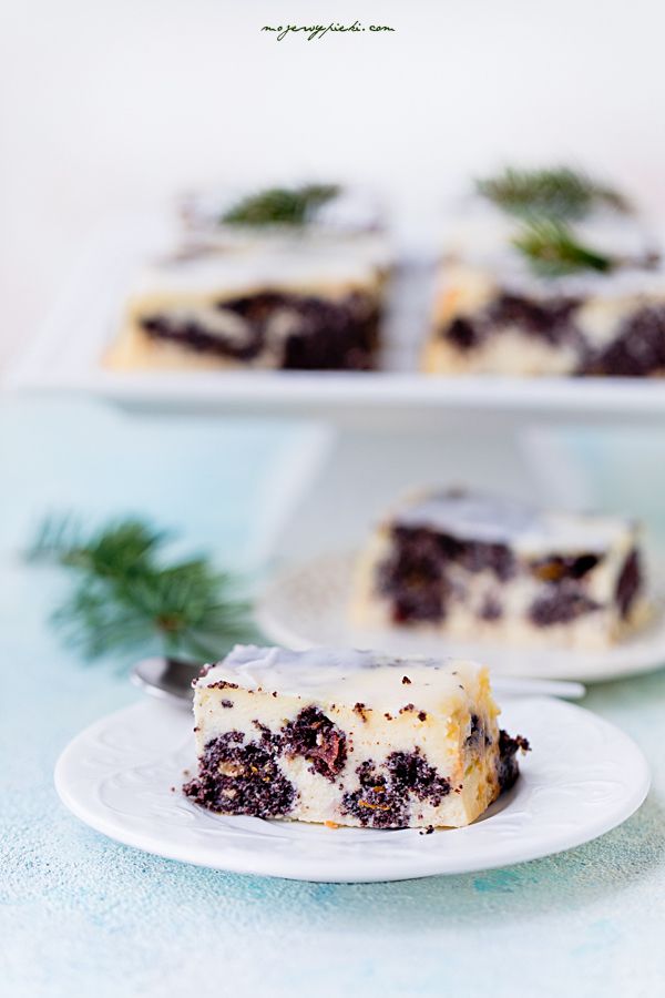 Marbled cheesecake and poppy seed cake