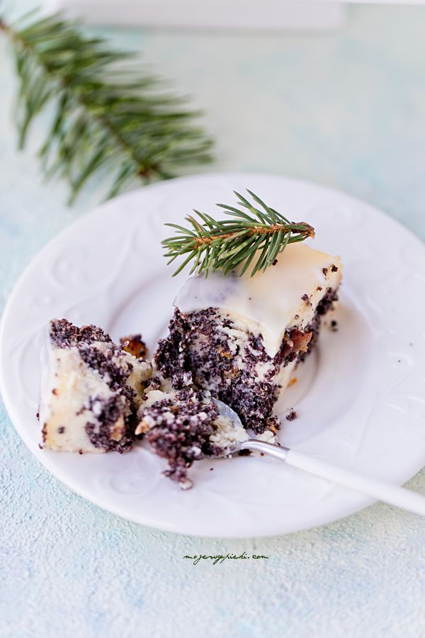 Marbled cheesecake and poppy seed cake