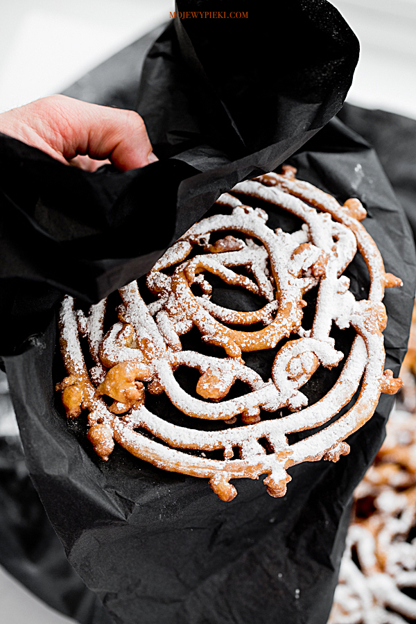 Funnel cakes (fried batter cakes)