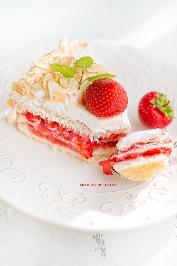 Strawberry meringue cake