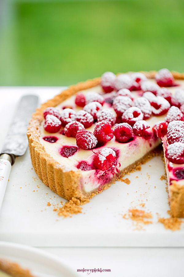 Lime and raspberry cheesecake tart