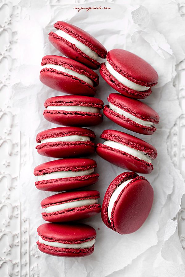 Red Velvet macarons