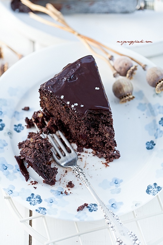 Chocolate poppy seed cake