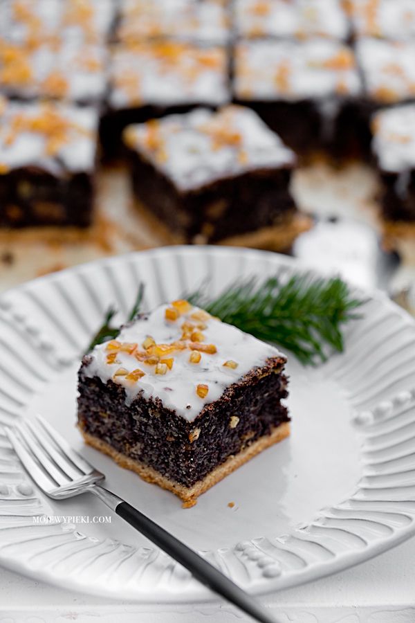 Poppy seed cake with a shortcrust base