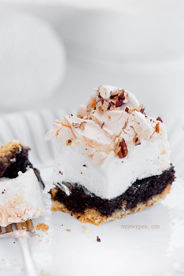 Poppy seed cake with meringue