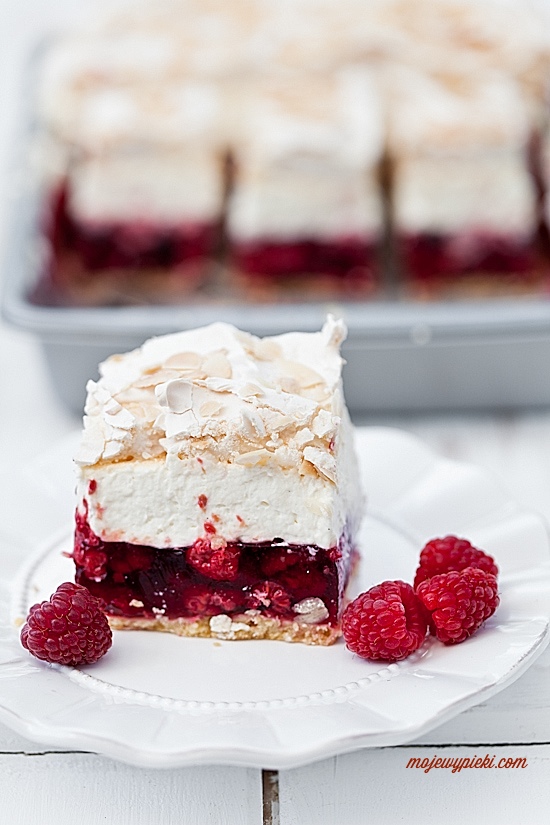 Raspberry cloud cake