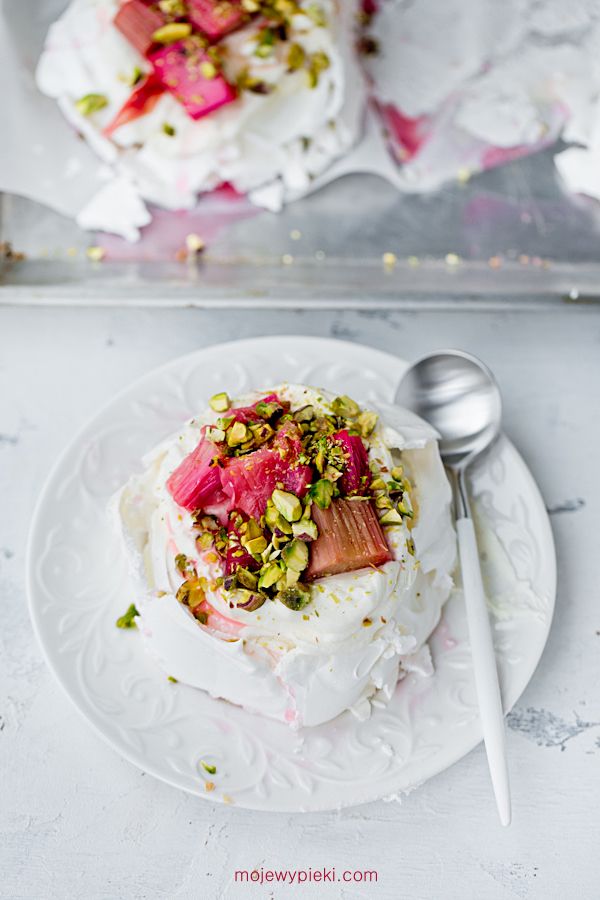 Mini Pavlova with rhubarb and pistachios
