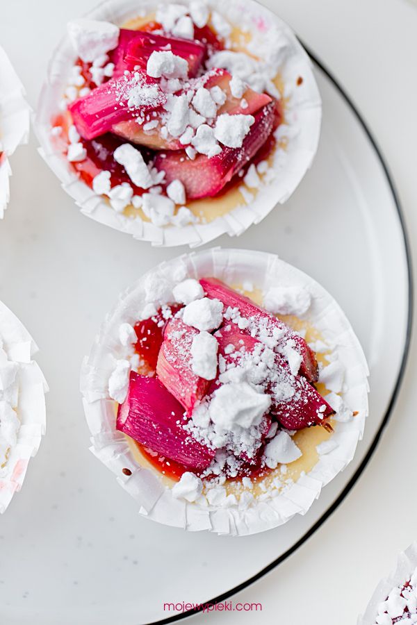 Mini rhubarb cheesecakes