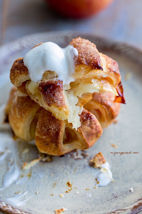Mini puff pastry apple pies