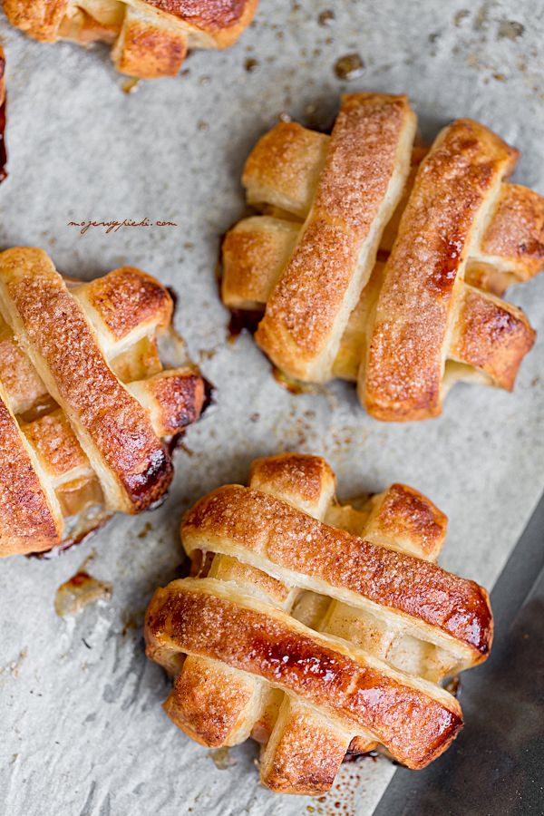 Mini puff pastry apple pies
