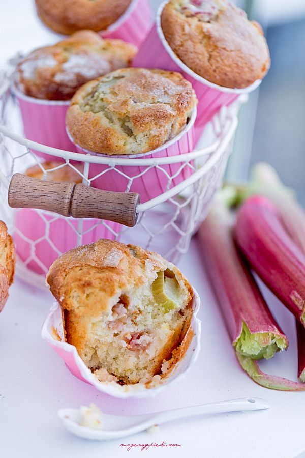 Lemon & rhubarb muffins