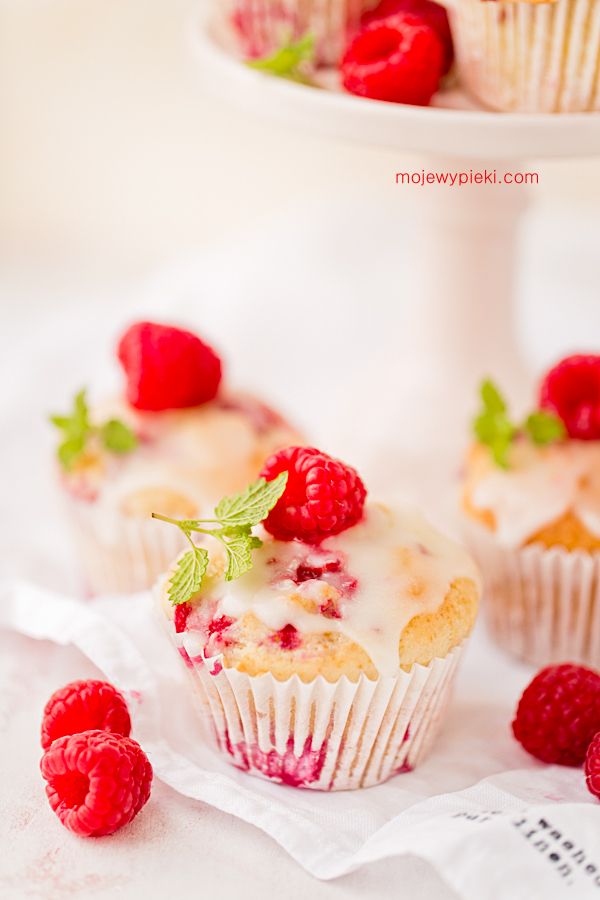 Raspberry yoghurt muffins