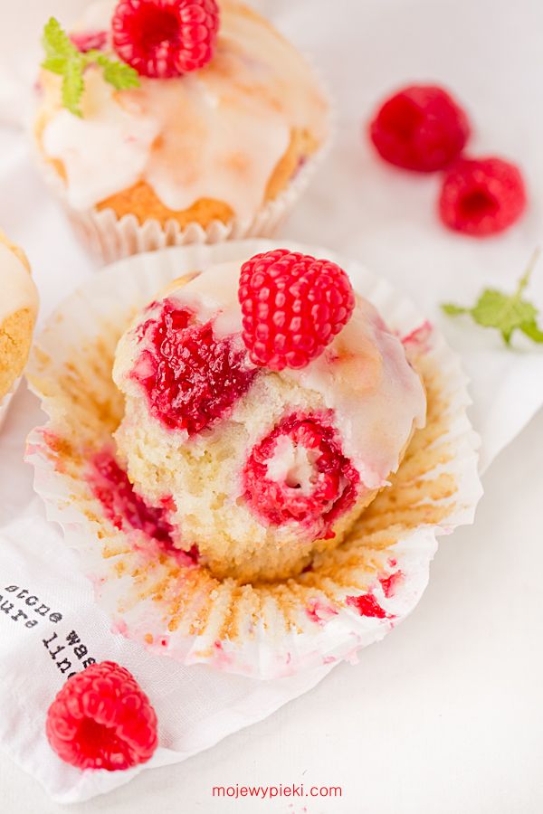 Raspberry yoghurt muffins