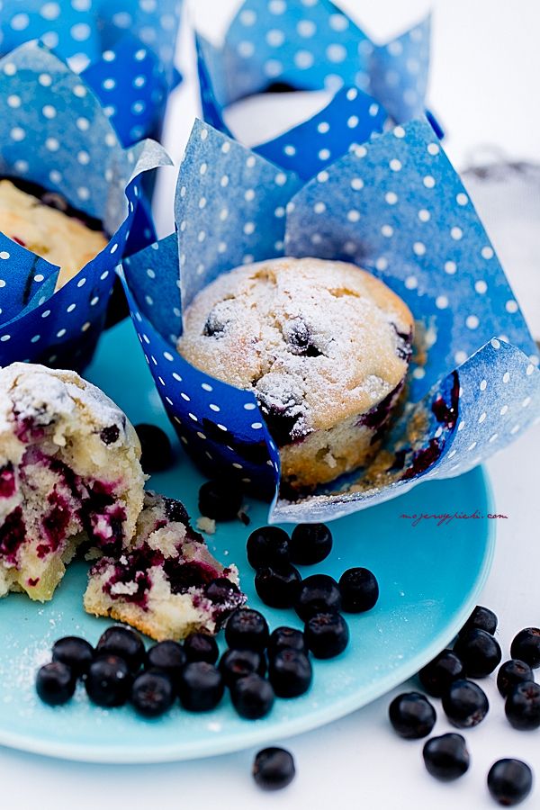 Apple and chokeberry muffins