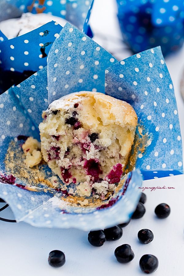 Apple and chokeberry muffins